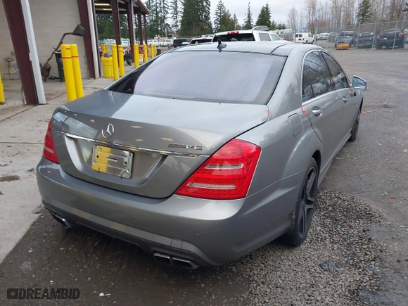 2013 Mercedes-Benz S-Class S 63 AMG with VIN WDDNG7EB3DA493697, listed as a IAAI auction lot 41307788 with 113,561 mi miles. Bid and sale history available at carsss.com. Image 4.