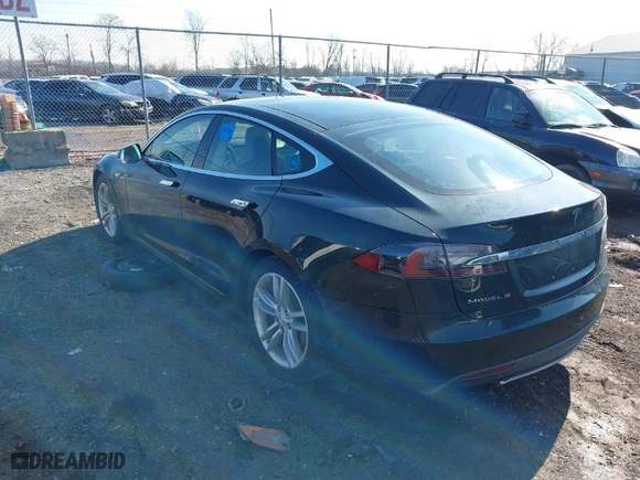 2013 Tesla Model S with VIN 5YJSA1CN7DFP26335, listed as a IAAI auction lot 41529752 with 247,789 mi miles. Bid and sale history available at carsss.com. Image 3.