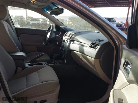 2011 Ford Fusion Hybrid with VIN 3FADP0L35BR256789, listed as a IAAI auction lot 40737584 with 133,683 mi miles. Bid and sale history available at carsss.com. Image 5.