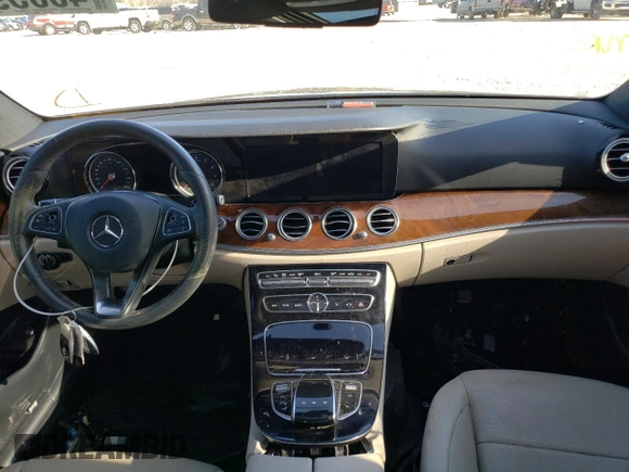 2018 Mercedes-Benz E-Class E 300 with VIN WDDZF4JB3JA306561, listed as a Copart auction lot 40059863 with 50,439 mi miles. Bid and sale history available at carsss.com. Image 8.