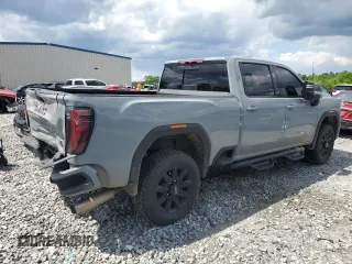 2025 GMC Sierra 2500HD AT4 z VIN 1GT4UPEY0SF206593, wystawiony jako Copart lot #52699045 z przebiegiem 5 036 mil mil oraz Szkoda całkowita • Salvage title. Historia ofert i sprzedaży dostępna na DreamBid. Obrazek 3.