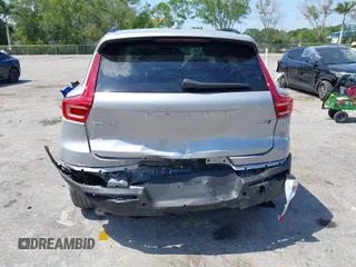 2024 Volvo XC40 Plus Dark Theme с VIN YV4L12ULXR2293107, выставлен на аукционе IAAI как лот 42283292 с пробегом 10 917 миль миль и . История ставок и продаж доступна на DreamBid. Изображение 16.
