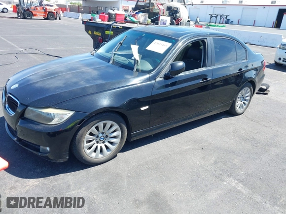 2009 BMW 3 Series 328i z VIN WBAPH735X9E126967, wystawiony jako IAAI lot #42053469 z przebiegiem 144 013 mil mil oraz . Historia ofert i sprzedaży dostępna na DreamBid. Obrazek 2.