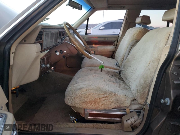 1980 Lincoln Continental with VIN 0Y90G643044, listed as a Copart auction lot 80618964 with 14,372 mi miles and Clean Title. Bid and sale history available at DreamBid. Image 7.