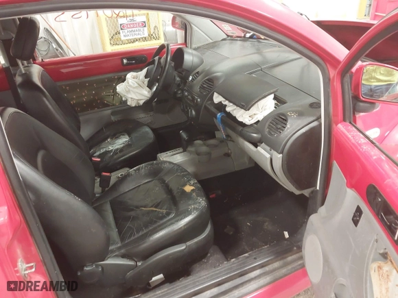 1999 Volkswagen New Beetle GLS with VIN 3VWCC21C1XM444985, listed as a IAAI auction lot 41209953 with 175,946 mi miles. Bid and sale history available at carsss.com. Image 5.