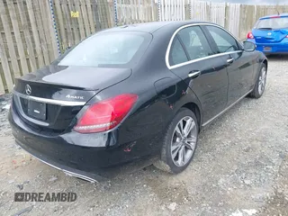2019 Mercedes-Benz C 300 z VIN WDDWF8EB4KR512866, wystawiony jako IAAI lot #42163271 z przebiegiem 45 025 mil mil oraz . Historia ofert i sprzedaży dostępna na DreamBid. Obrazek 4.