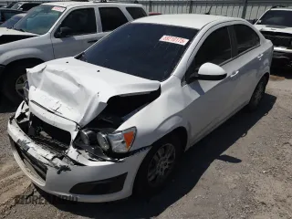 2012 Chevrolet Sonic LS z VIN 1G1JA5SH1C4193900, wystawiony jako Copart lot #59210175 z przebiegiem 92 235 mil mil oraz Szkoda całkowita • Salvage title. Historia ofert i sprzedaży dostępna na DreamBid. Obrazek 1.