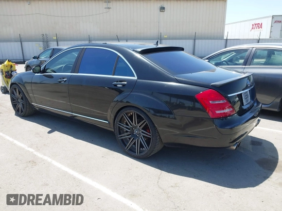 2007 Mercedes-Benz S 550 with VIN WDDNG71X07A040238, listed as a IAAI auction lot 42213229 with 297,635 mi miles and . Bid and sale history available at carsss.com. Image 3.