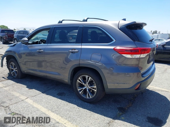2018 Toyota Highlander LE with VIN 5TDZZRFH7JS250025, listed as a IAAI auction lot 42635985 with 122,488 mi miles and . Bid and sale history available at DreamBid. Image 3.
