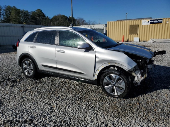 2020 Kia Niro EV EX Premium with VIN KNDCE3LG0L5032723, listed as a Copart auction lot 88011495 with 30,420 mi miles and Salvage Title. Bid and sale history available at carsss.com. Image 4.