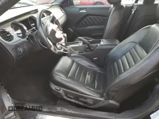 2010 Ford Mustang GT z VIN 1ZVBP8FH8A5138001, wystawiony jako Copart lot #81775734 z przebiegiem 90 489 mil mil oraz Szkoda całkowita • Salvage title. Historia ofert i sprzedaży dostępna na DreamBid. Obrazek 7.