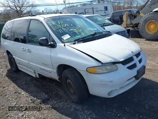 2000 Dodge Caravan Sport with VIN 2B4GP44R7YR677135, listed as a IAAI auction lot 41832043 with Not Provided miles and . Bid and sale history available at carsss.com. Image 1.