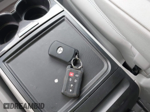 2020 Toyota Sienna XLE Auto Access Seat with VIN 5TDYZ3DC3LS034532, listed as a IAAI auction lot 42086669 with 64,881 mi miles and . Bid and sale history available at DreamBid. Image 11.