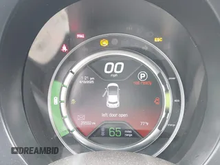 2018 FIAT 500e z VIN 3C3CFFGE9JT425578, wystawiony jako IAAI lot #42078476 z przebiegiem 29 592 mil mil oraz . Historia ofert i sprzedaży dostępna na DreamBid. Obrazek 7.
