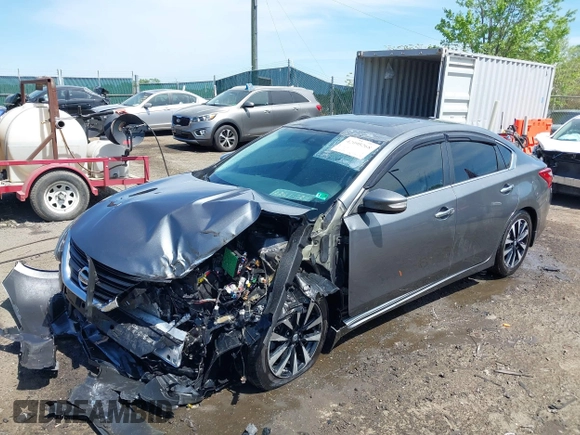 2017 Nissan Altima SV z VIN 1N4AL3AP6HC498990, wystawiony jako IAAI lot #42095268 z przebiegiem 105 253 mil mil oraz . Historia ofert i sprzedaży dostępna na DreamBid. Obrazek 16.
