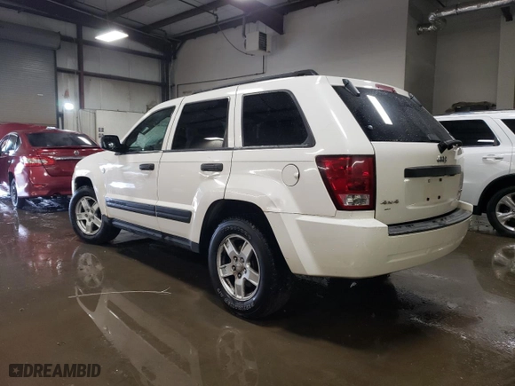 2005 Jeep Grand Cherokee Laredo with VIN 1J4HR48N75C679152, listed as a Copart auction lot 46933765 with 221,299 mi miles and Salvage Title. Bid and sale history available at carsss.com. Image 2.