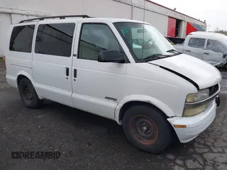 2002 Chevrolet Astro with VIN 1GNDM19X02B153455, listed as a IAAI auction lot 41462588 with 349,613 mi miles. Bid and sale history available at carsss.com. Image 1.