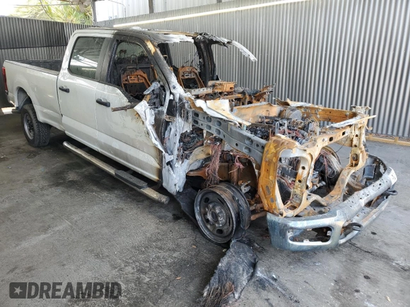 2024 Ford F-250 XL z VIN 1FT7W2BA1REC89162, wystawiony jako Copart lot #57609295 z przebiegiem Nie podano mil oraz Nie do naprawy • Non repairable. Historia ofert i sprzedaży dostępna na DreamBid. Obrazek 4.