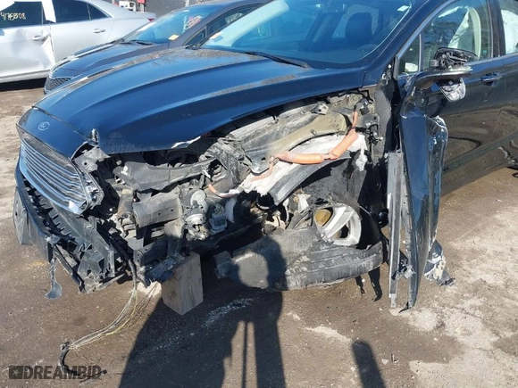 2016 Ford Fusion Energi Titanium with VIN 3FA6P0SU3GR273200, listed as a IAAI auction lot 41769899 with 152,193 mi miles. Bid and sale history available at carsss.com. Image 6.