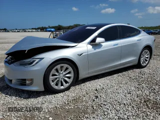 2017 Tesla Model S 100D z VIN 5YJSA1E20HF191499, wystawiony jako Copart lot #51568345 z przebiegiem 75 067 mil mil oraz Szkoda całkowita • Salvage title. Historia ofert i sprzedaży dostępna na DreamBid. Obrazek 1.