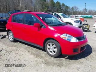 2012 Nissan Versa S z VIN 3N1BC1CP5CK237436, wystawiony jako IAAI lot #41737324 z przebiegiem 150 306 mil mil oraz . Historia ofert i sprzedaży dostępna na DreamBid. Obrazek 1.