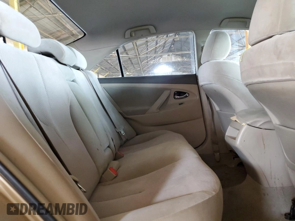 2010 Toyota Camry z VIN 4T4BF3EK7AR009664, wystawiony jako Copart lot #60933215 z przebiegiem 253 195 mil mil oraz Czysty tytuł • Clean title. Historia ofert i sprzedaży dostępna na DreamBid. Obrazek 10.