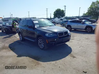 2012 BMW X5 35i с VIN 5UXZV4C5XCL989143, выставлен на аукционе IAAI как лот 42579943 с пробегом Не указан миль и . История ставок и продаж доступна на DreamBid. Изображение 1.