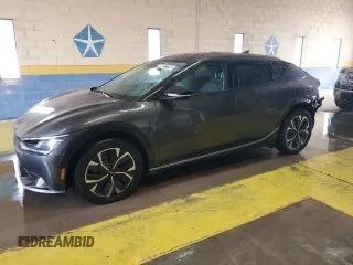 2023 Kia EV6 Wind z VIN KNDC34LA9P5128895, wystawiony jako Copart lot #59622795 z przebiegiem 52 122 mil mil oraz Czysty tytuł • Clean title. Historia ofert i sprzedaży dostępna na DreamBid. Obrazek 1.