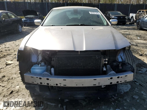 2015 Chrysler 300 Limited z VIN 2C3CCAAG7FH779797, wystawiony jako Copart lot #52281375 z przebiegiem 140 141 mil mil oraz Szkoda całkowita • Salvage title. Historia ofert i sprzedaży dostępna na DreamBid. Obrazek 5.