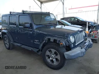 2017 Jeep Wrangler Unlimited Sahara z VIN 1C4BJWEG7HL567802, wystawiony jako IAAI lot #42417853 z przebiegiem 106 835 mil mil oraz . Historia ofert i sprzedaży dostępna na DreamBid. Obrazek 1.