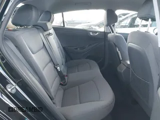 2020 Hyundai Ioniq SE z VIN KMHC65LD7LU228965, wystawiony jako IAAI lot #42004131 z przebiegiem 56 186 mil mil oraz . Historia ofert i sprzedaży dostępna na DreamBid. Obrazek 8.