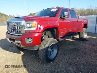 2018 GMC Sierra 2500HD Denali z VIN 1GT12UEY6JF272619, wystawiony jako IAAI lot #41743216 z przebiegiem 165 231 mil mil oraz . Historia ofert i sprzedaży dostępna na DreamBid. Obrazek 2.