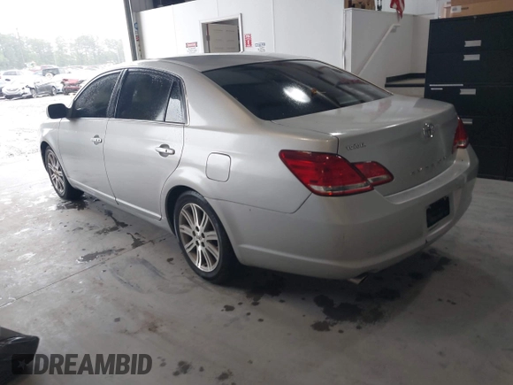 2007 Toyota Avalon XL z VIN 4T1BK36B87U210065, wystawiony jako IAAI lot #42301713 z przebiegiem 263 231 mil mil oraz . Historia ofert i sprzedaży dostępna na DreamBid. Obrazek 3.