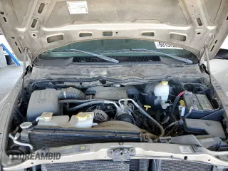 2005 Dodge 2500 ST z VIN 3D7KS26D15G806379, wystawiony jako Copart lot #60137585 z przebiegiem 122 103 mil mil oraz Czysty tytuł • Clean title. Historia ofert i sprzedaży dostępna na DreamBid. Obrazek 11.