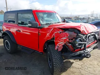 2024 Ford Bronco z VIN 1FMDE9AHXRLA24986, wystawiony jako IAAI lot #41710504 z przebiegiem 3 538 mil mil oraz . Historia ofert i sprzedaży dostępna na DreamBid. Obrazek 1.