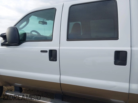 2006 Ford F-250 XL z VIN 1FTSW21Y06EC79422, wystawiony jako IAAI lot #41938490 z przebiegiem 172 623 mil mil oraz . Historia ofert i sprzedaży dostępna na DreamBid. Obrazek 15.