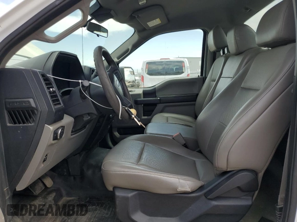 2020 Ford F-150 XL z VIN 1FTMF1CB8LKD34255, wystawiony jako Copart lot #52932575 z przebiegiem 153 823 mil mil oraz Czysty tytuł • Clean title. Historia ofert i sprzedaży dostępna na DreamBid. Obrazek 7.