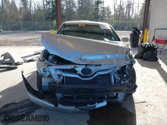 2011 Toyota Camry LE z VIN 4T1BF3EK3BU231811, wystawiony jako IAAI lot #41948136 z przebiegiem 133 722 mil mil oraz . Historia ofert i sprzedaży dostępna na DreamBid. Obrazek 12.
