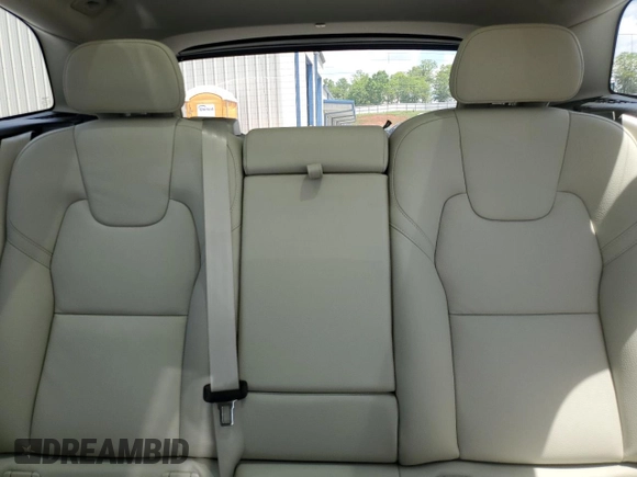 2024 Volvo XC60 Plus Dark Theme z VIN YV4L12RL7R1928699, wystawiony jako Copart lot #56486195 z przebiegiem Nie podano mil oraz Nie do naprawy • Non repairable. Historia ofert i sprzedaży dostępna na DreamBid. Obrazek 10.