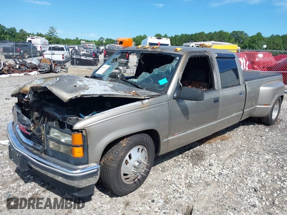 1999 GMC Sierra 3500 z VIN 1GTHC33J7XF036114, wystawiony jako IAAI lot #39848962 z przebiegiem Nie podano mil oraz . Historia ofert i sprzedaży dostępna na DreamBid. Obrazek 2.