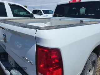 2022 Ram 1500 Tradesman z VIN 3C6RR7KG5NG313975, wystawiony jako IAAI lot #42566265 z przebiegiem 83 096 mil mil oraz . Historia ofert i sprzedaży dostępna na DreamBid. Obrazek 1.
