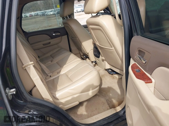 2011 GMC Yukon SLT with VIN 1GKS2CE02BR365229, listed as a IAAI auction lot 41601082 with 203,739 mi miles. Bid and sale history available at carsss.com. Image 8.