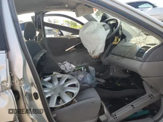 2005 Toyota Camry STD z VIN 4T1BE32K25U091780, wystawiony jako Copart lot #55323955 z przebiegiem Nie podano mil oraz Szkoda całkowita • Salvage title. Historia ofert i sprzedaży dostępna na DreamBid. Obrazek 7.