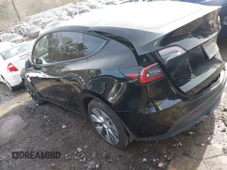 2023 Tesla Model Y Long Range z VIN 7SAYGAEE5PF603128, wystawiony jako IAAI lot #41328797 z przebiegiem 63 527 mil mil oraz . Historia ofert i sprzedaży dostępna na DreamBid. Obrazek 3.