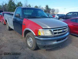 1997 Ford F-150 z VIN 1FTDF1720VNC20410, wystawiony jako IAAI lot #41615222 z przebiegiem 106 318 mil mil oraz . Historia ofert i sprzedaży dostępna na DreamBid. Obrazek 1.