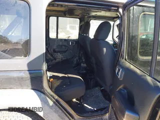 2020 Jeep Wrangler Unlimited Sport Altitude z VIN 1C4HJXDG0LW171400, wystawiony jako IAAI lot #41373446 z przebiegiem 82 113 mil mil oraz . Historia ofert i sprzedaży dostępna na DreamBid. Obrazek 8.