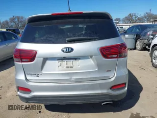2019 Kia Sorento LX with VIN 5XYPG4A36KG579616, listed as a IAAI auction lot 41472626 with 110,078 mi miles. Bid and sale history available at carsss.com. Image 17.