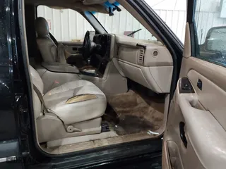 2003 Chevrolet Tahoe LT with VIN 1GNEC13Z43J340111, listed as a IAAI auction lot 41574135 with 251,307 mi miles. Bid and sale history available at carsss.com. Image 5.