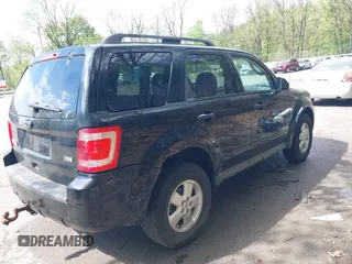 2010 Ford Escape XLT z VIN 1FMCU9DGXAKD25432, wystawiony jako IAAI lot #42195798 z przebiegiem 135 080 mil mil oraz . Historia ofert i sprzedaży dostępna na DreamBid. Obrazek 4.