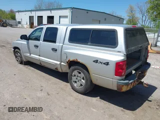 2005 Dodge Dakota SLT z VIN 1D7HW48N45S321002, wystawiony jako IAAI lot #42240338 z przebiegiem 214 983 mil mil oraz . Historia ofert i sprzedaży dostępna na DreamBid. Obrazek 3.